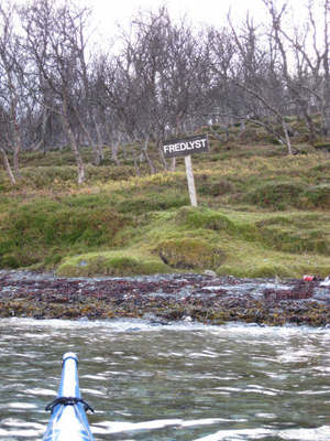  27. Skilt på Nipøya. FREDLYST.